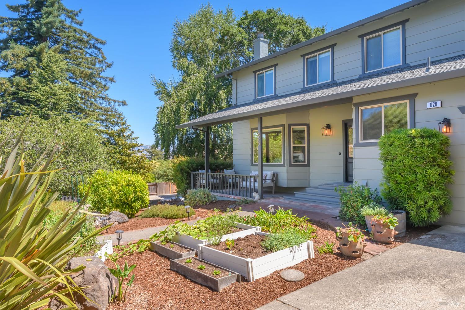 Detail Gallery Image 46 of 61 For 620 Elm Dr, Petaluma,  CA 94952 - 5 Beds | 2/1 Baths