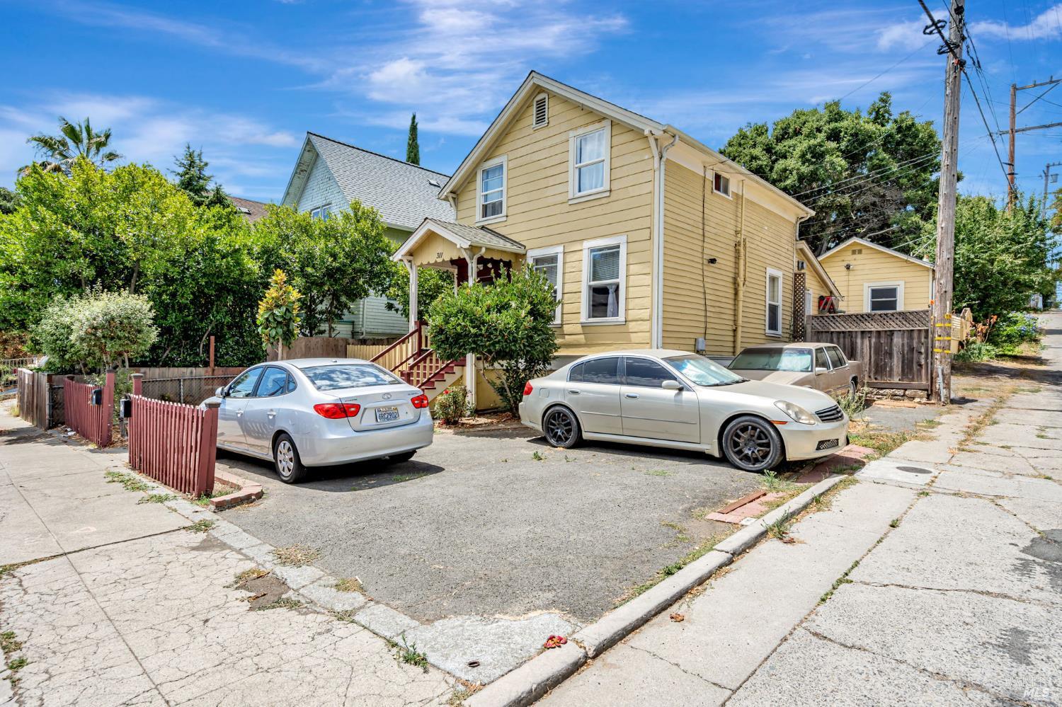 Detail Gallery Image 2 of 42 For 311 Alameda St, Vallejo,  CA 94590 - 2 Beds | 2 Baths