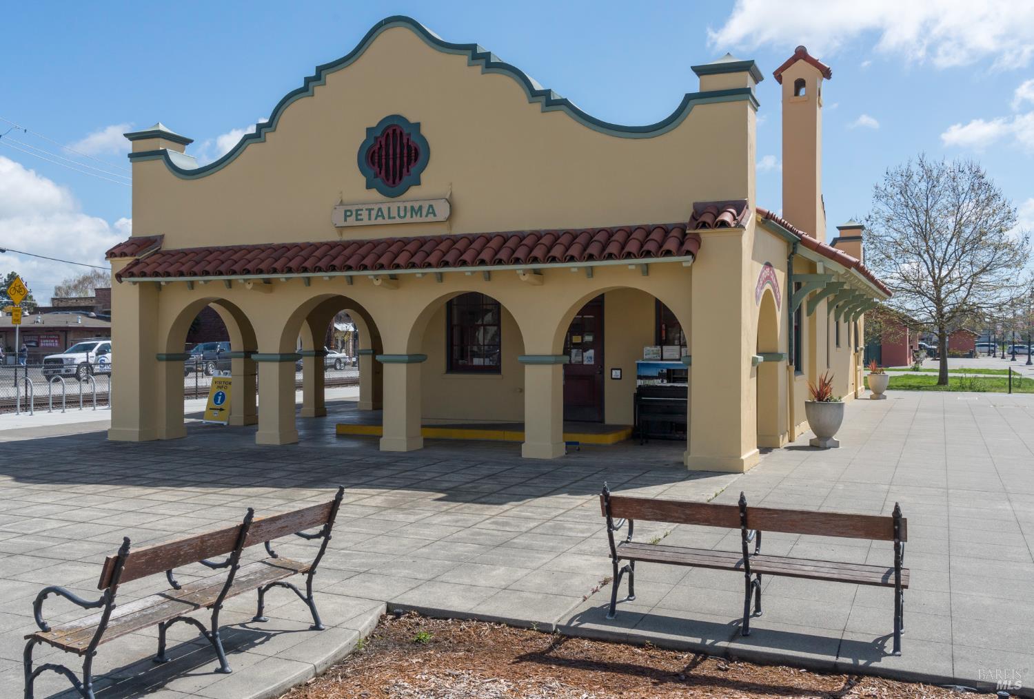 Detail Gallery Image 60 of 61 For 620 Elm Dr, Petaluma,  CA 94952 - 5 Beds | 2/1 Baths