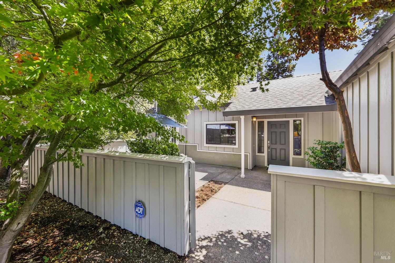 Detail Gallery Image 4 of 37 For 709 Amherst Cir, Sonoma,  CA 95476 - 3 Beds | 2 Baths