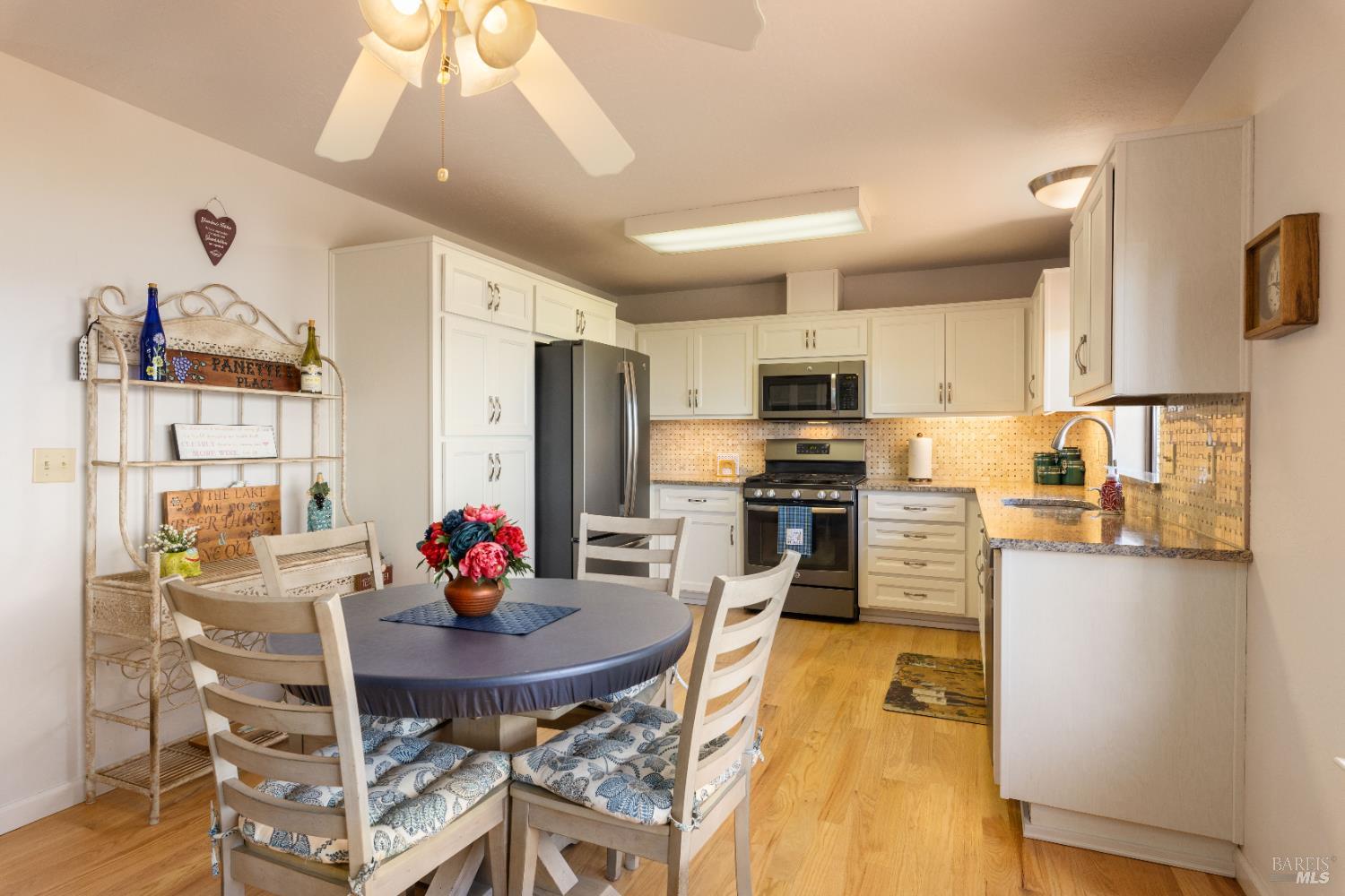 Detail Gallery Image 9 of 41 For 8640 Harbor View Dr, Kelseyville,  CA 95451 - 3 Beds | 2 Baths