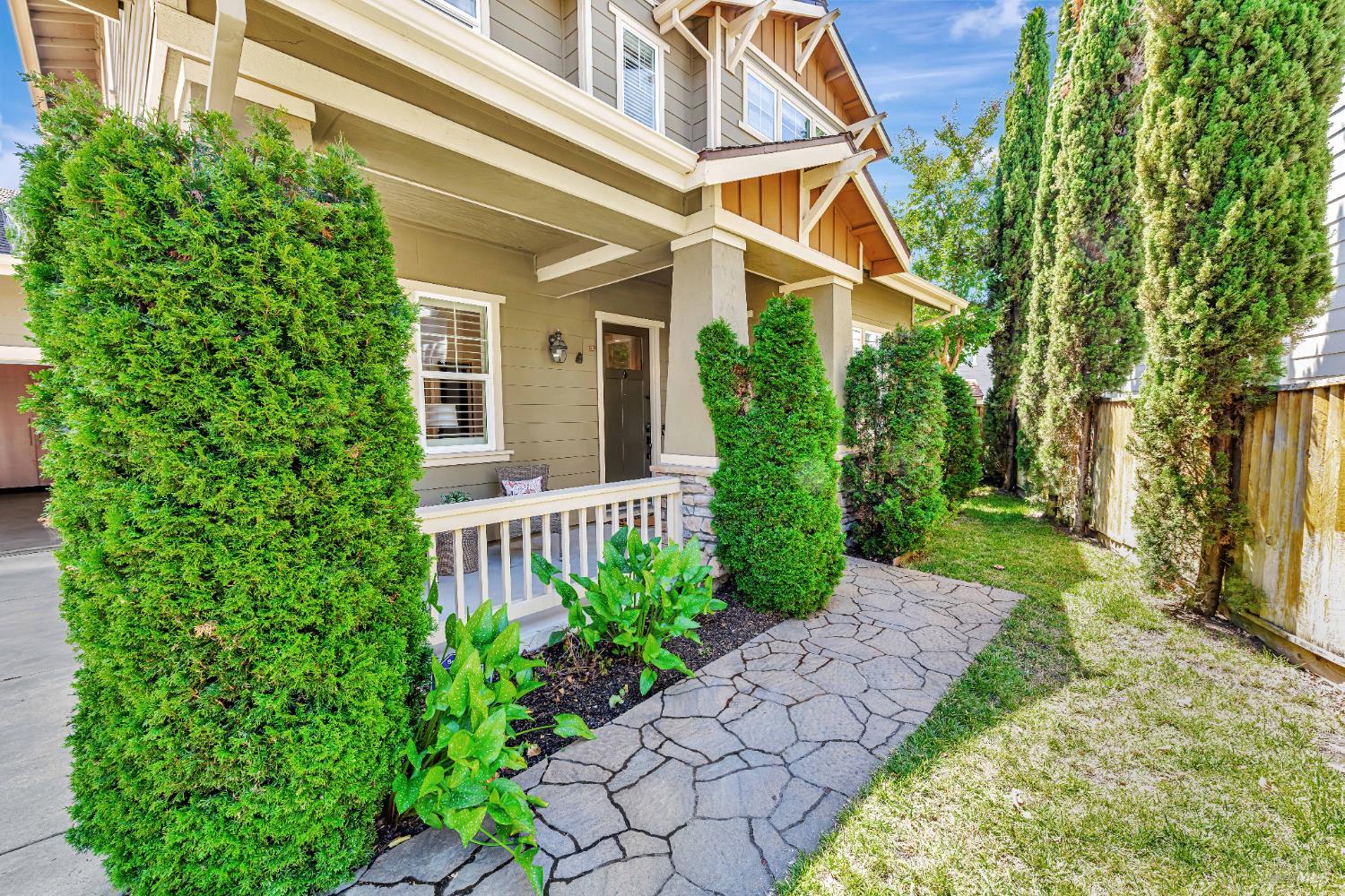 Detail Gallery Image 3 of 55 For 1678 Southridge Dr, Petaluma,  CA 94954 - 4 Beds | 3 Baths