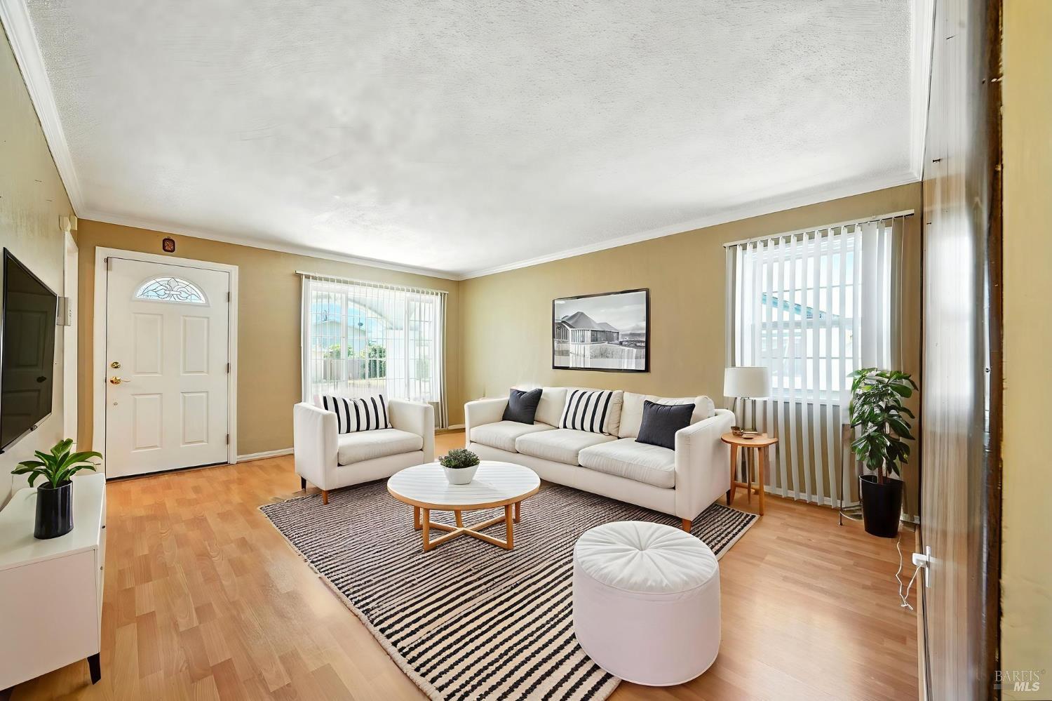 Detail Gallery Image 5 of 26 For 1381 63rd Ave, Oakland,  CA 94621 - 2 Beds | 1 Baths