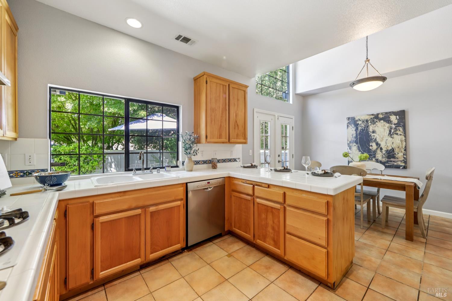 Detail Gallery Image 18 of 37 For 709 Amherst Cir, Sonoma,  CA 95476 - 3 Beds | 2 Baths