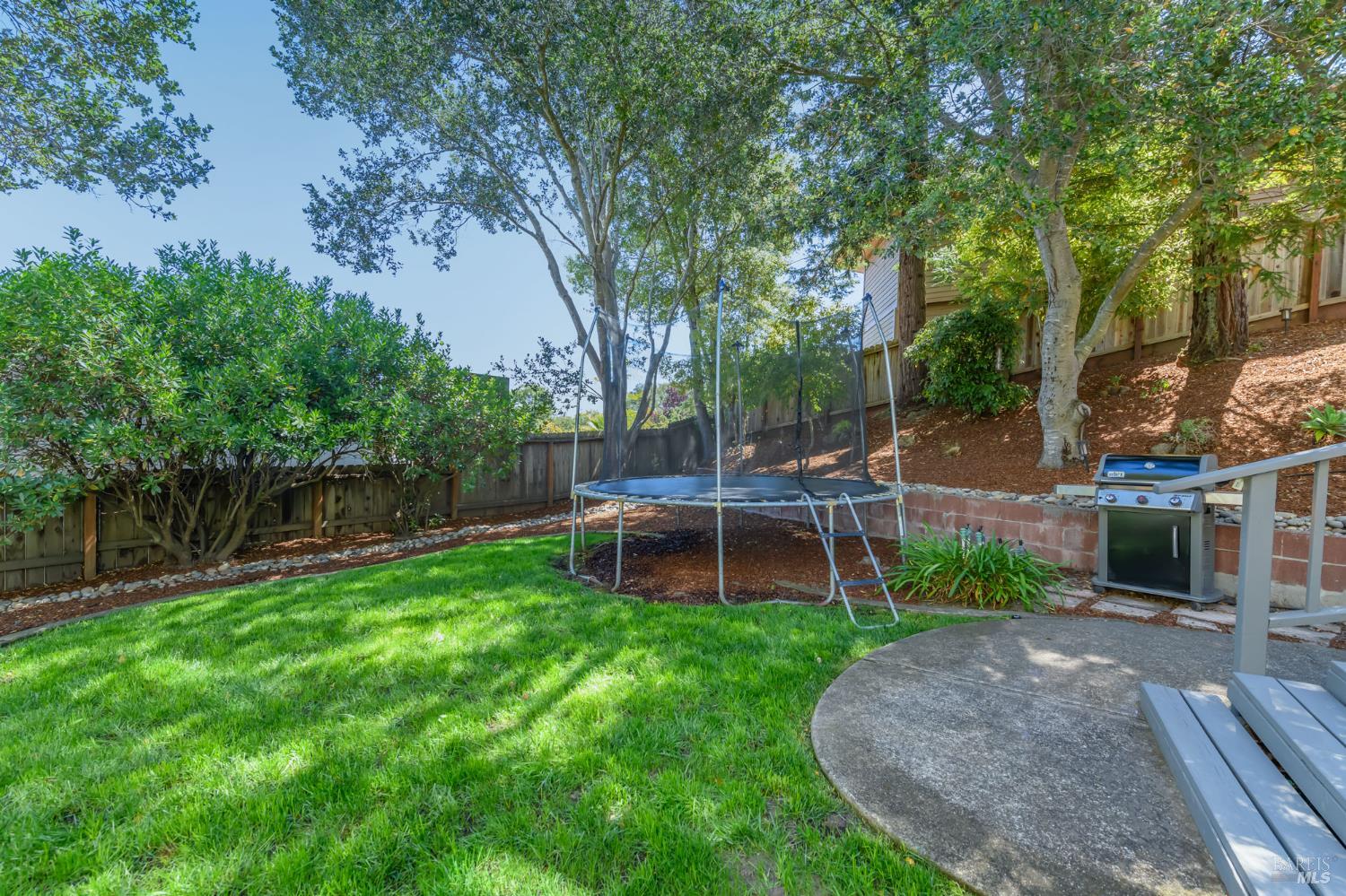 Detail Gallery Image 26 of 61 For 620 Elm Dr, Petaluma,  CA 94952 - 5 Beds | 2/1 Baths