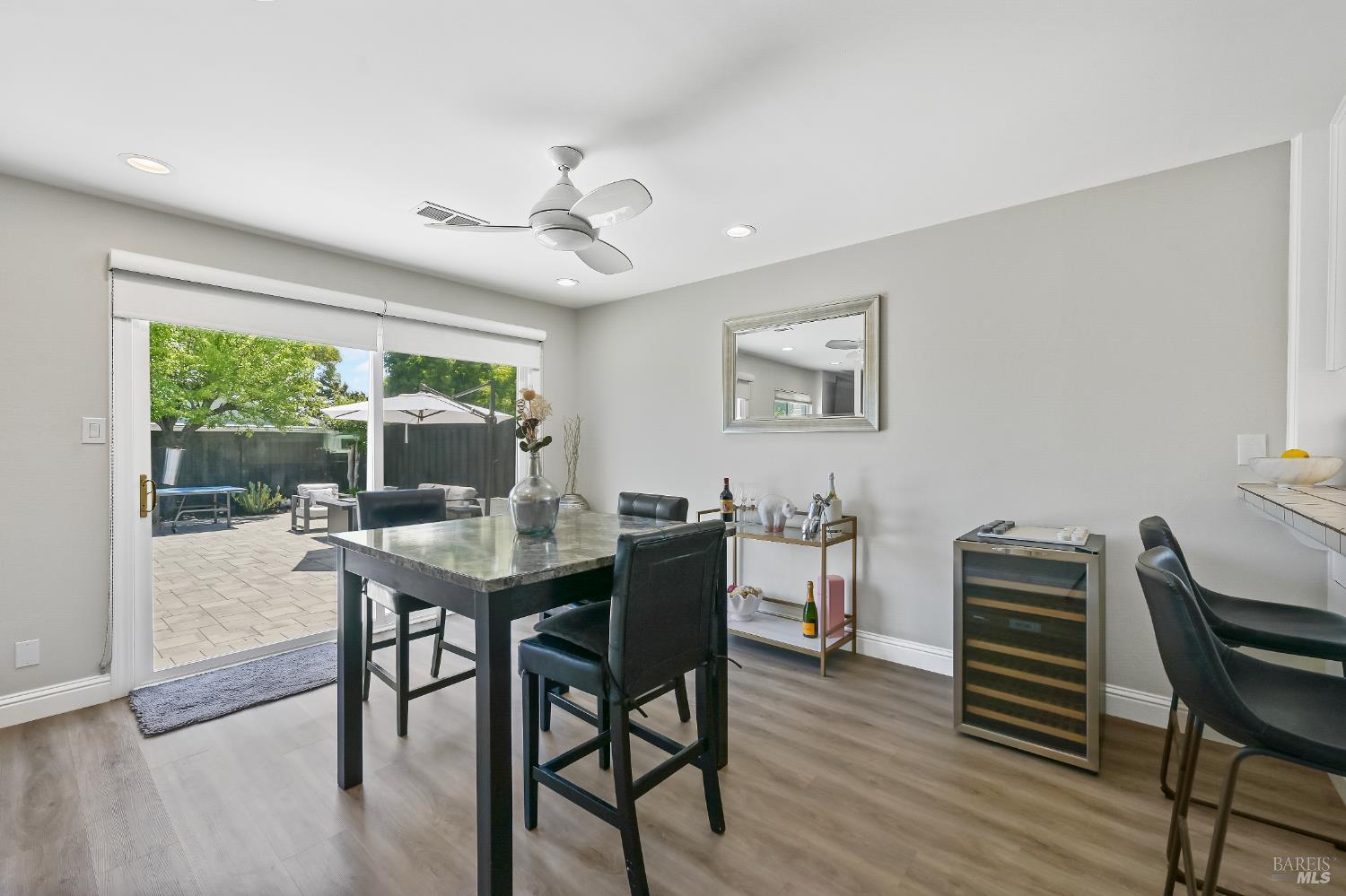 Detail Gallery Image 10 of 33 For 38 San Ramon Way, Novato,  CA 94945 - 3 Beds | 2 Baths