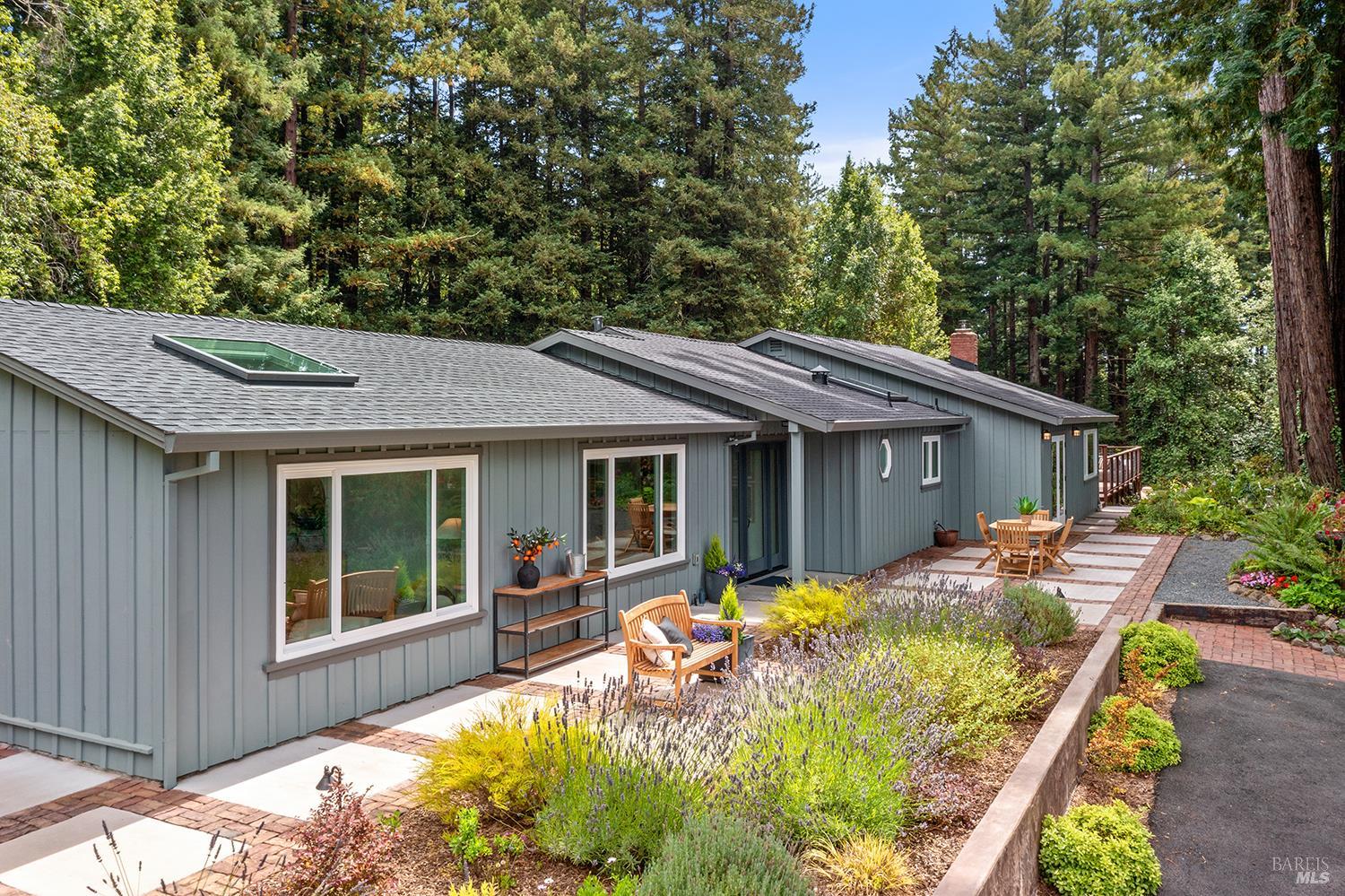 Detail Gallery Image 5 of 89 For 12675 Fiori Ln, Sebastopol,  CA 95472 - 4 Beds | 3/1 Baths