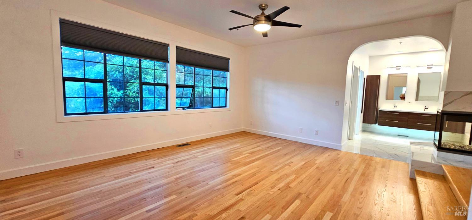 Detail Gallery Image 13 of 42 For 174 Main Dr, San Rafael,  CA 94901 - 5 Beds | 2 Baths