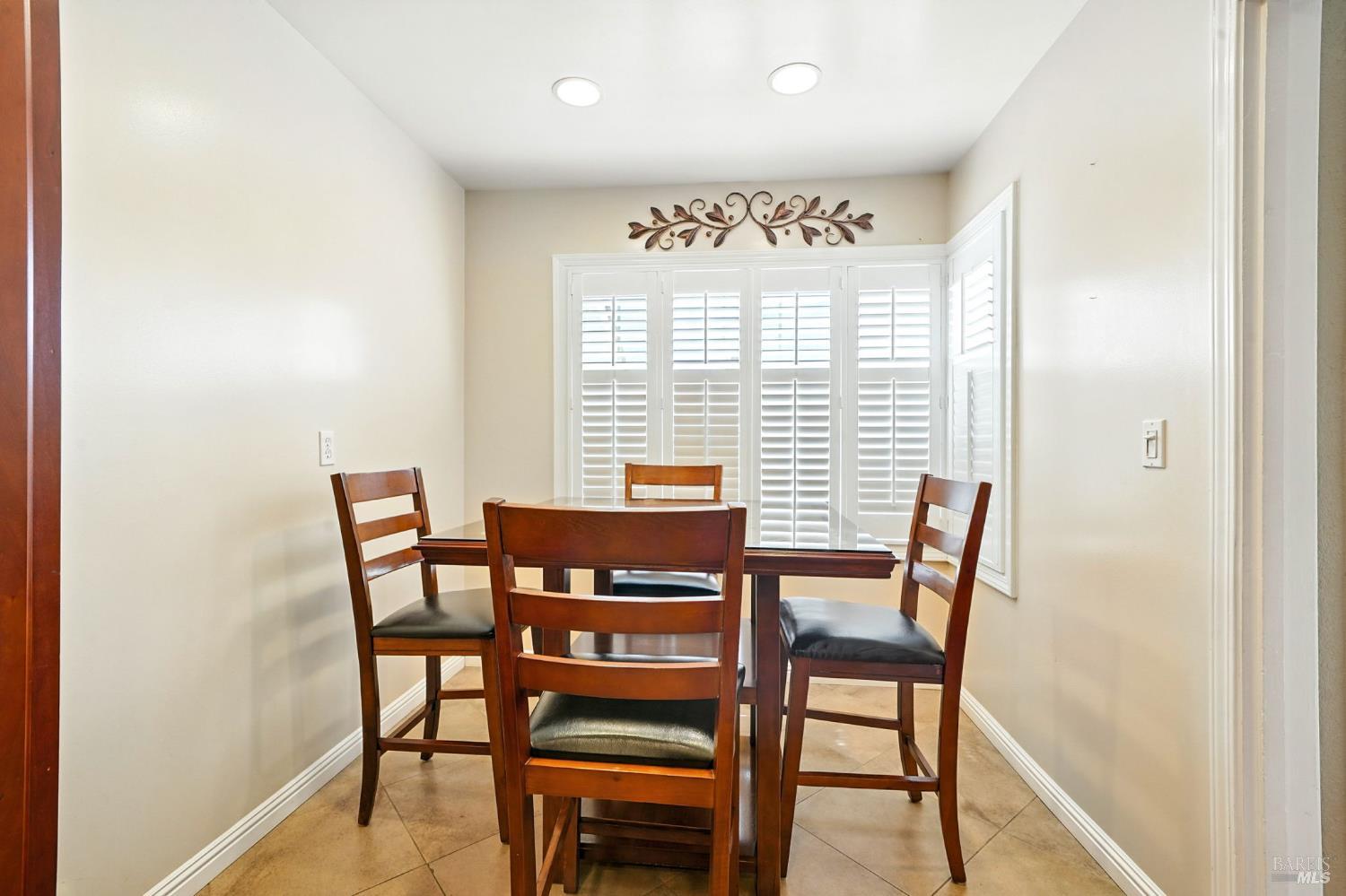 Detail Gallery Image 11 of 26 For 1381 63rd Ave, Oakland,  CA 94621 - 2 Beds | 1 Baths