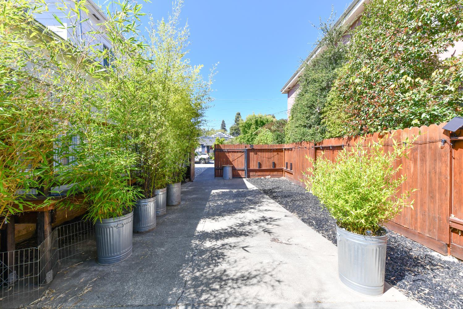 Detail Gallery Image 19 of 74 For 1545 Oak St, Napa,  CA 94559 - 2 Beds | 2 Baths