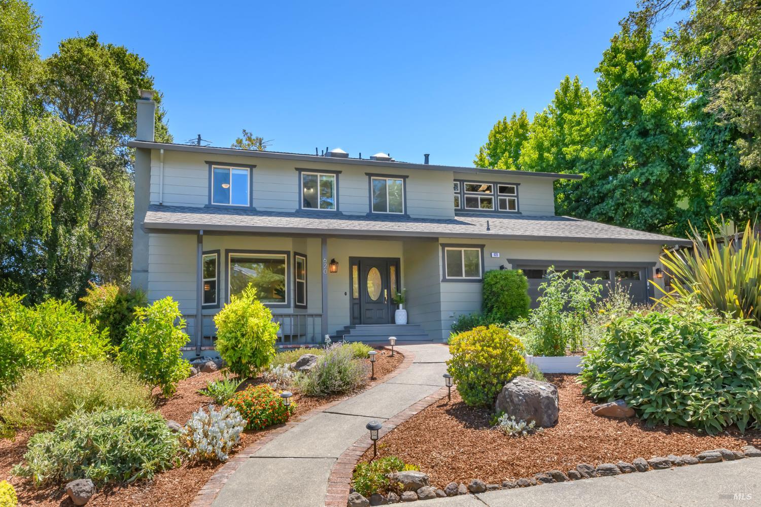 Detail Gallery Image 2 of 61 For 620 Elm Dr, Petaluma,  CA 94952 - 5 Beds | 2/1 Baths
