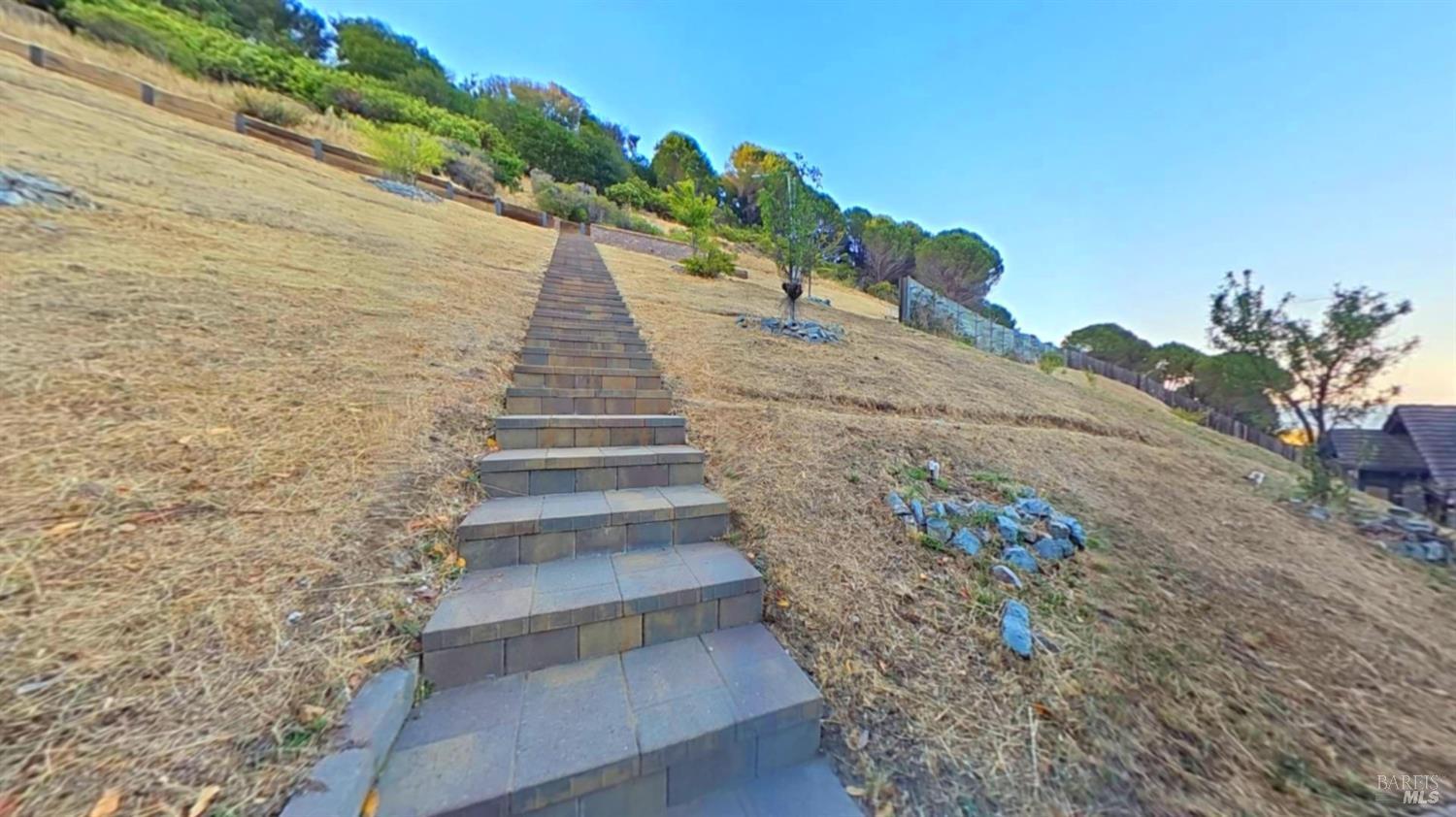 Detail Gallery Image 36 of 42 For 174 Main Dr, San Rafael,  CA 94901 - 5 Beds | 2 Baths