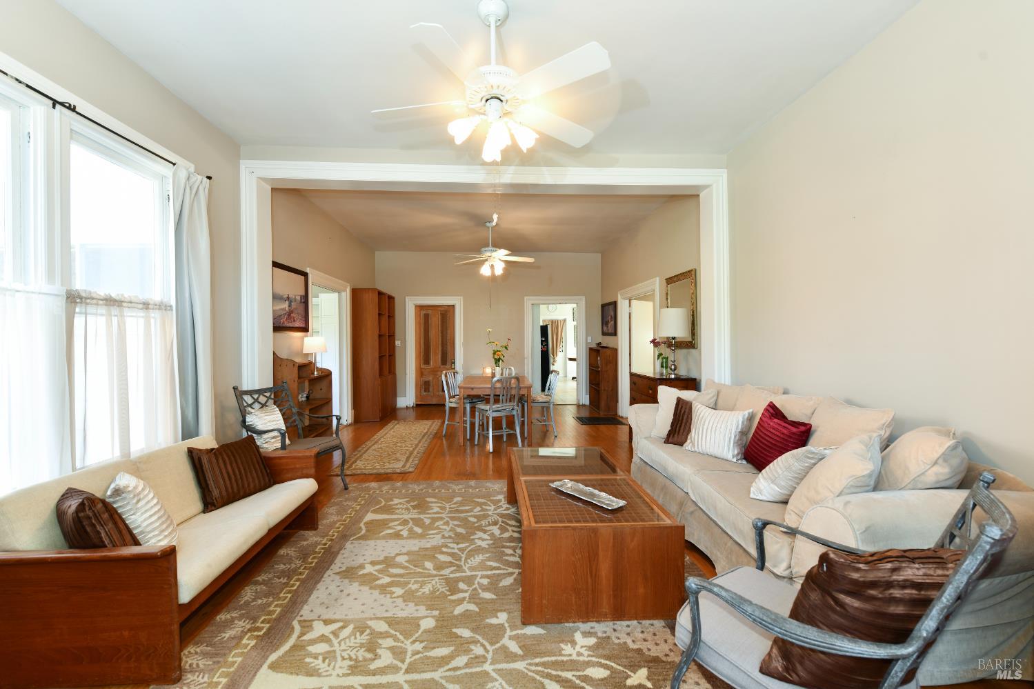 Detail Gallery Image 5 of 74 For 1545 Oak St, Napa,  CA 94559 - 2 Beds | 2 Baths