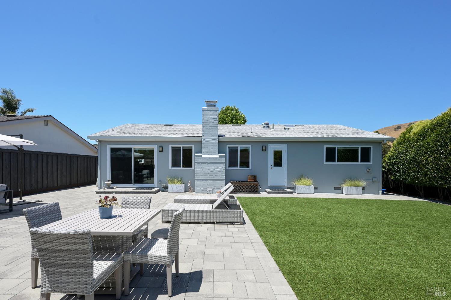 Detail Gallery Image 29 of 33 For 38 San Ramon Way, Novato,  CA 94945 - 3 Beds | 2 Baths