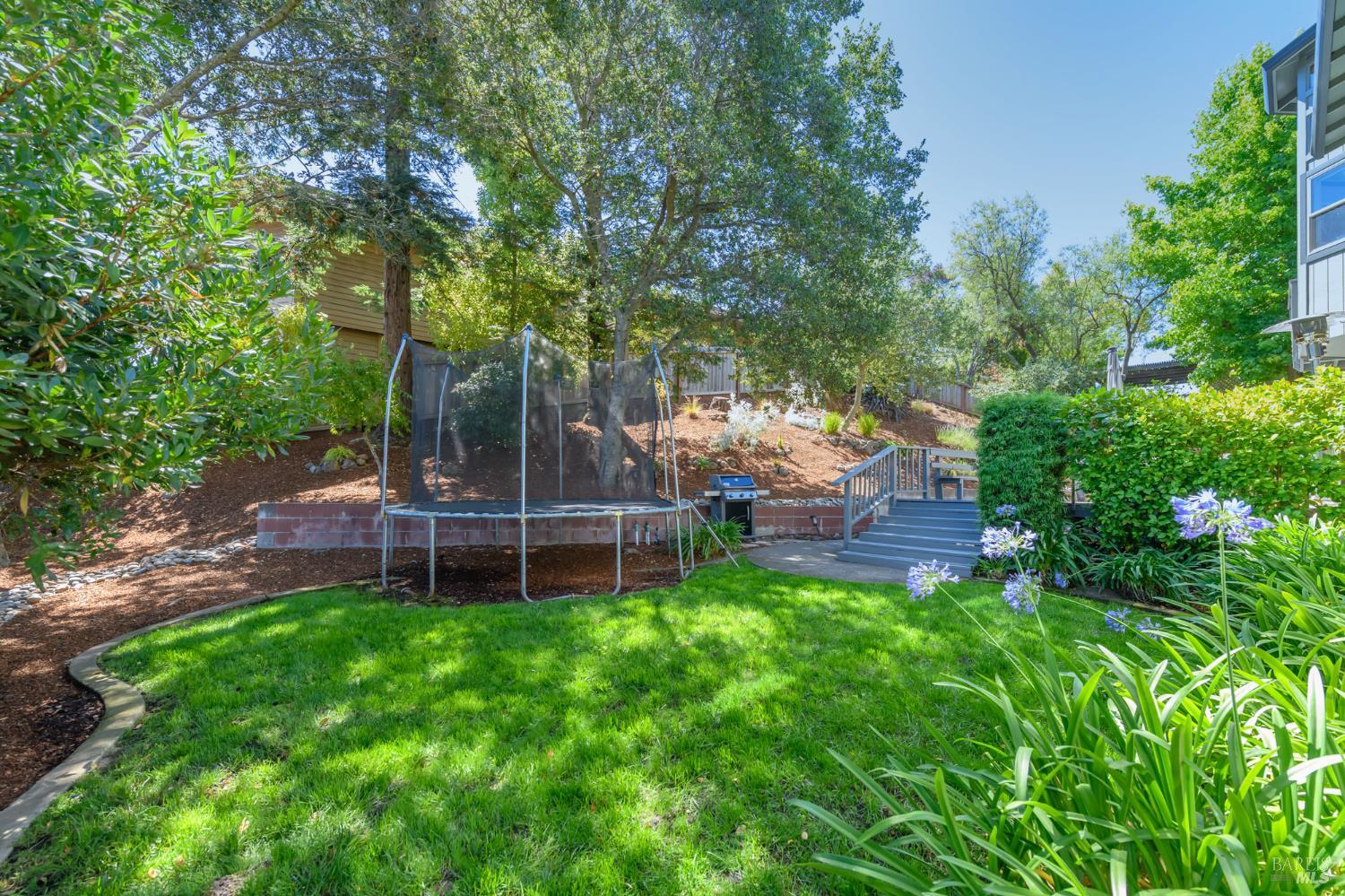 Detail Gallery Image 25 of 61 For 620 Elm Dr, Petaluma,  CA 94952 - 5 Beds | 2/1 Baths