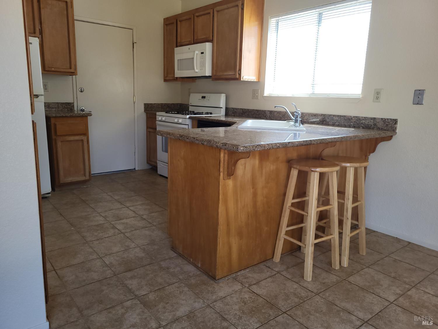 Detail Gallery Image 8 of 28 For 221 Sunhaven Dr, Fairfield,  CA 94533 - 3 Beds | 2 Baths