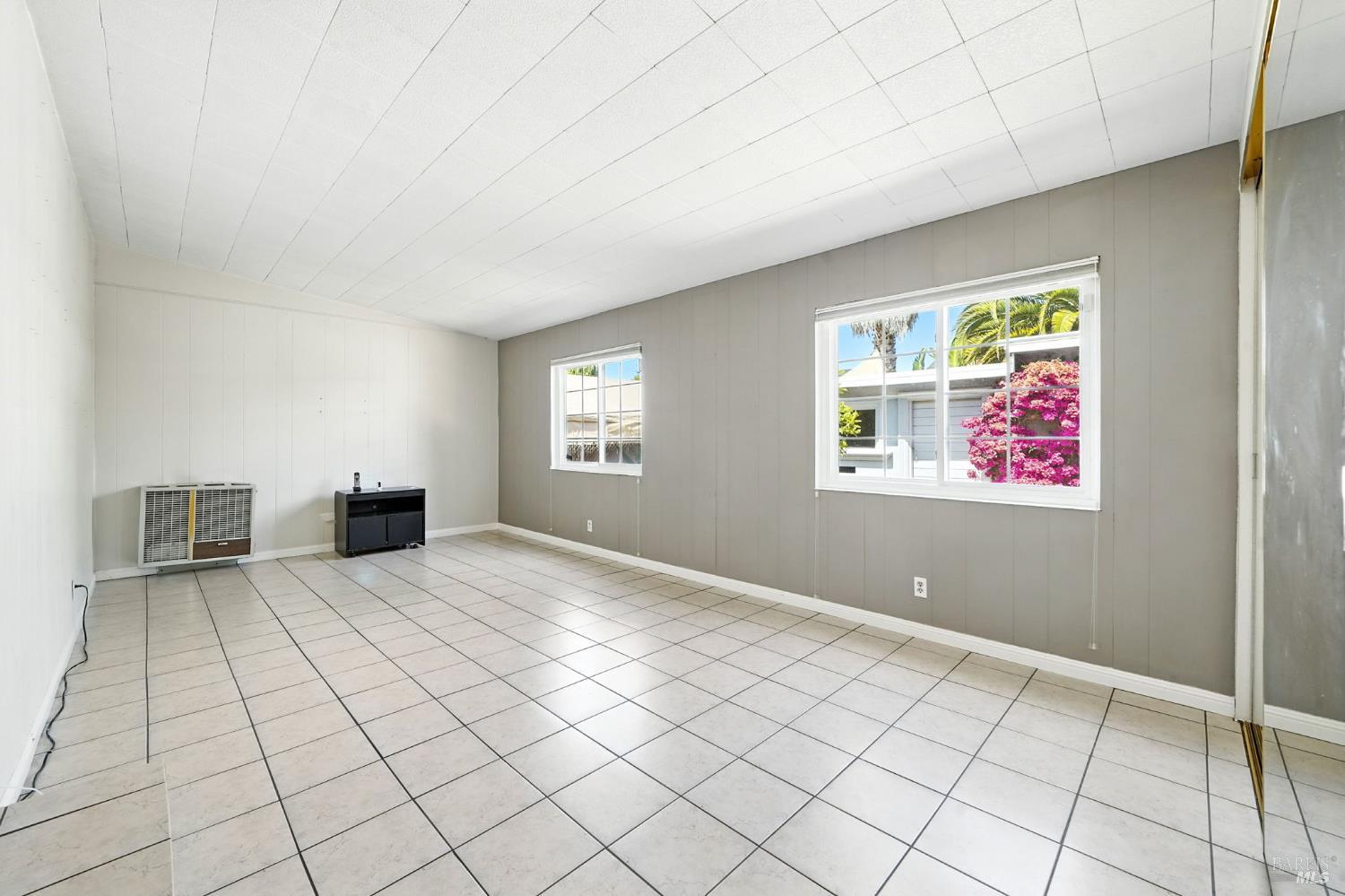 Detail Gallery Image 21 of 26 For 1381 63rd Ave, Oakland,  CA 94621 - 2 Beds | 1 Baths