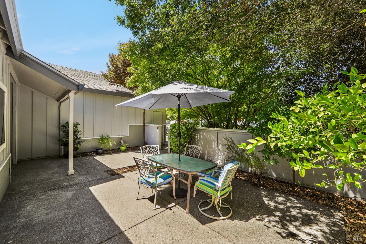 Detail Gallery Image 5 of 37 For 709 Amherst Cir, Sonoma,  CA 95476 - 3 Beds | 2 Baths