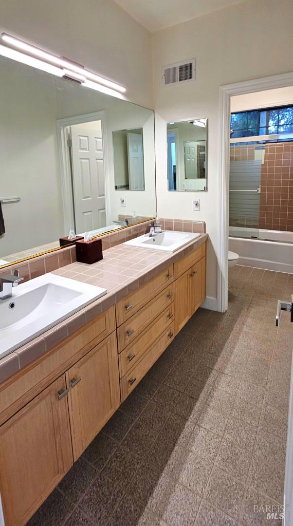 Detail Gallery Image 28 of 42 For 174 Main Dr, San Rafael,  CA 94901 - 5 Beds | 2 Baths