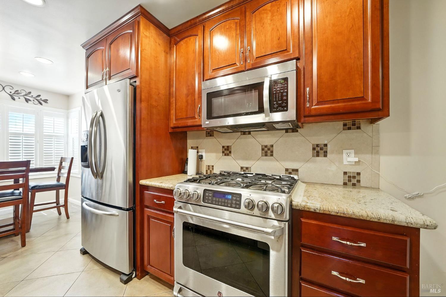 Detail Gallery Image 7 of 26 For 1381 63rd Ave, Oakland,  CA 94621 - 2 Beds | 1 Baths