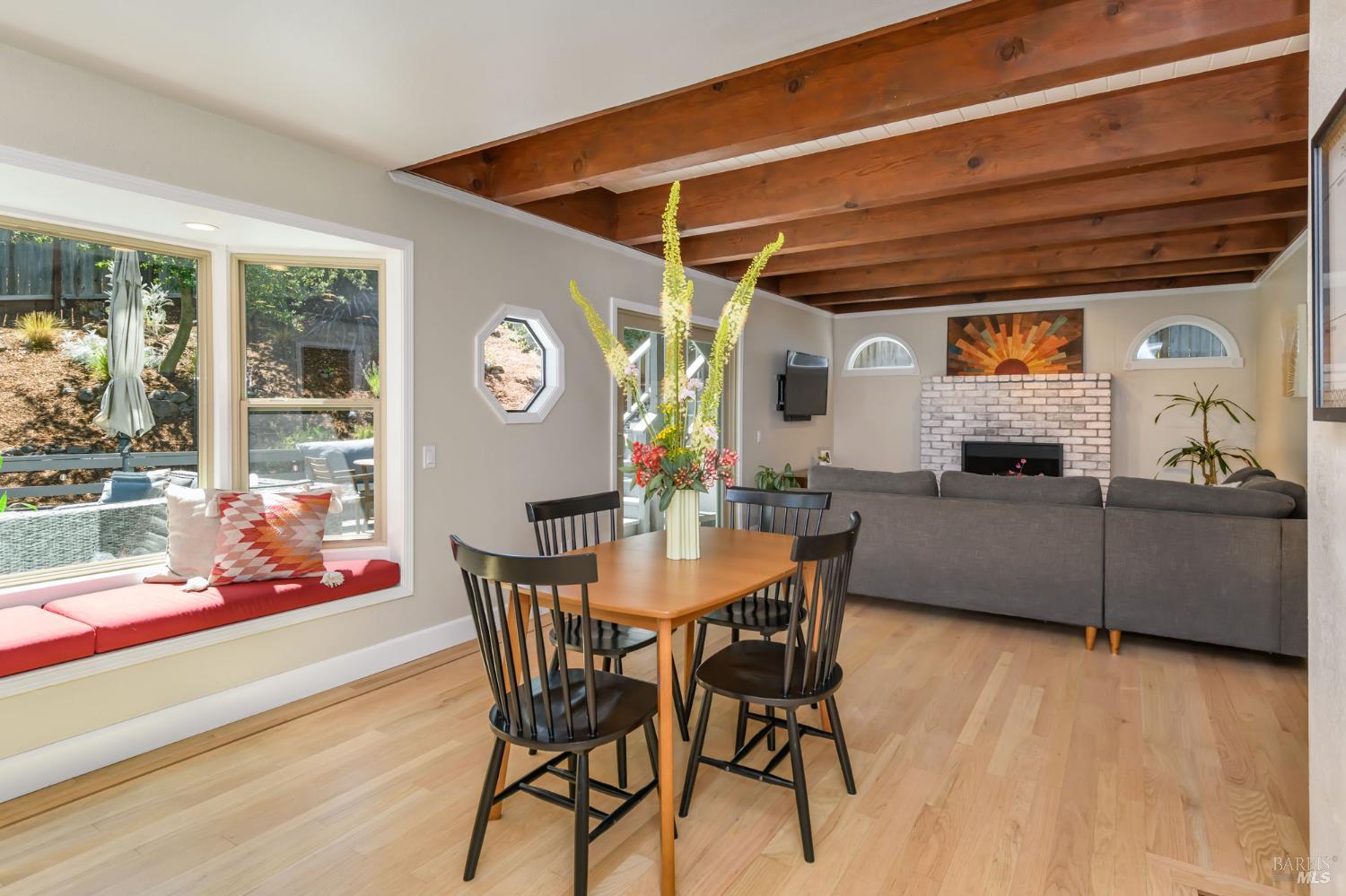 Detail Gallery Image 18 of 61 For 620 Elm Dr, Petaluma,  CA 94952 - 5 Beds | 2/1 Baths