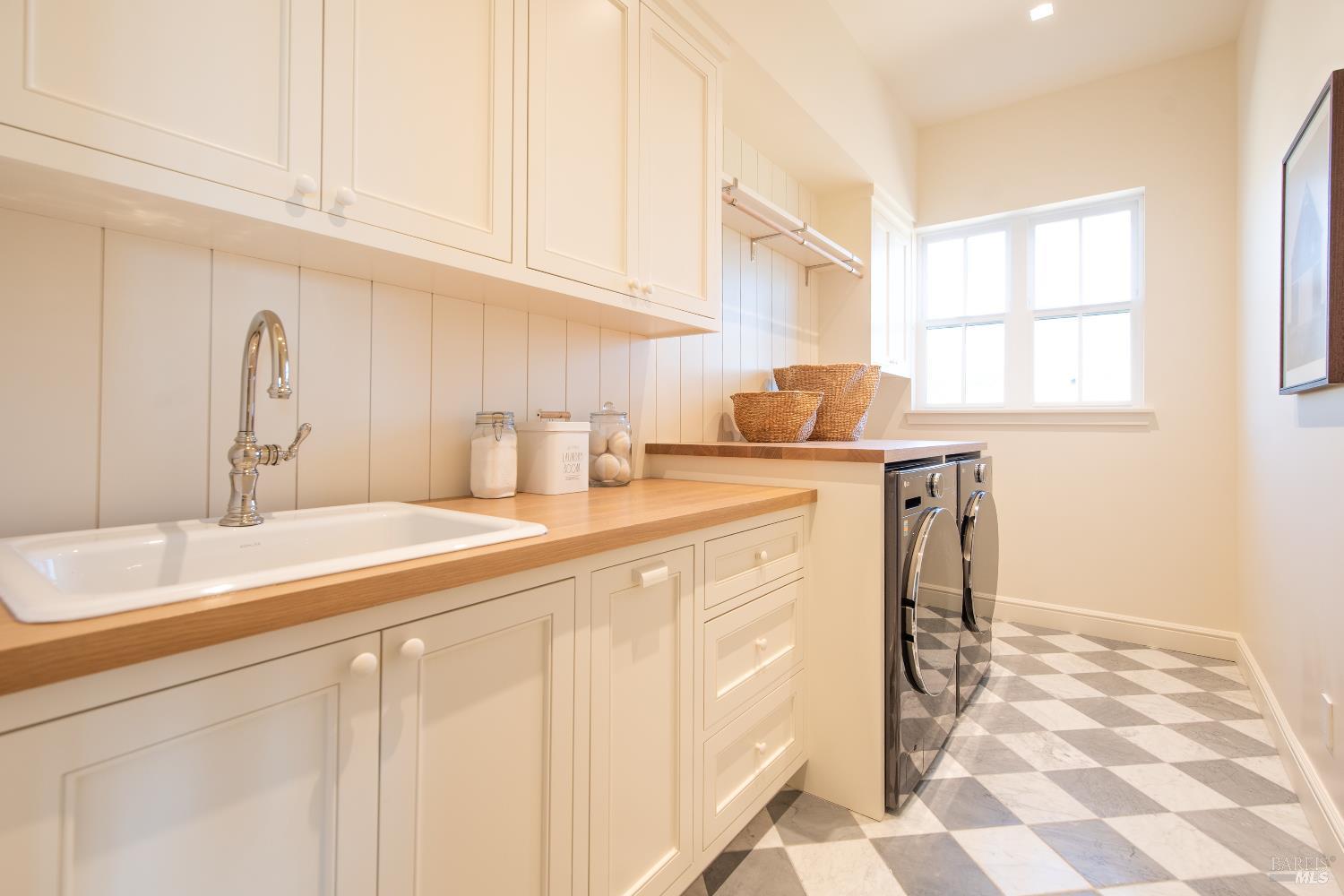 Detail Gallery Image 9 of 49 For 3788 Palazzo Ct, Santa Rosa,  CA 95404 - 4 Beds | 2/1 Baths