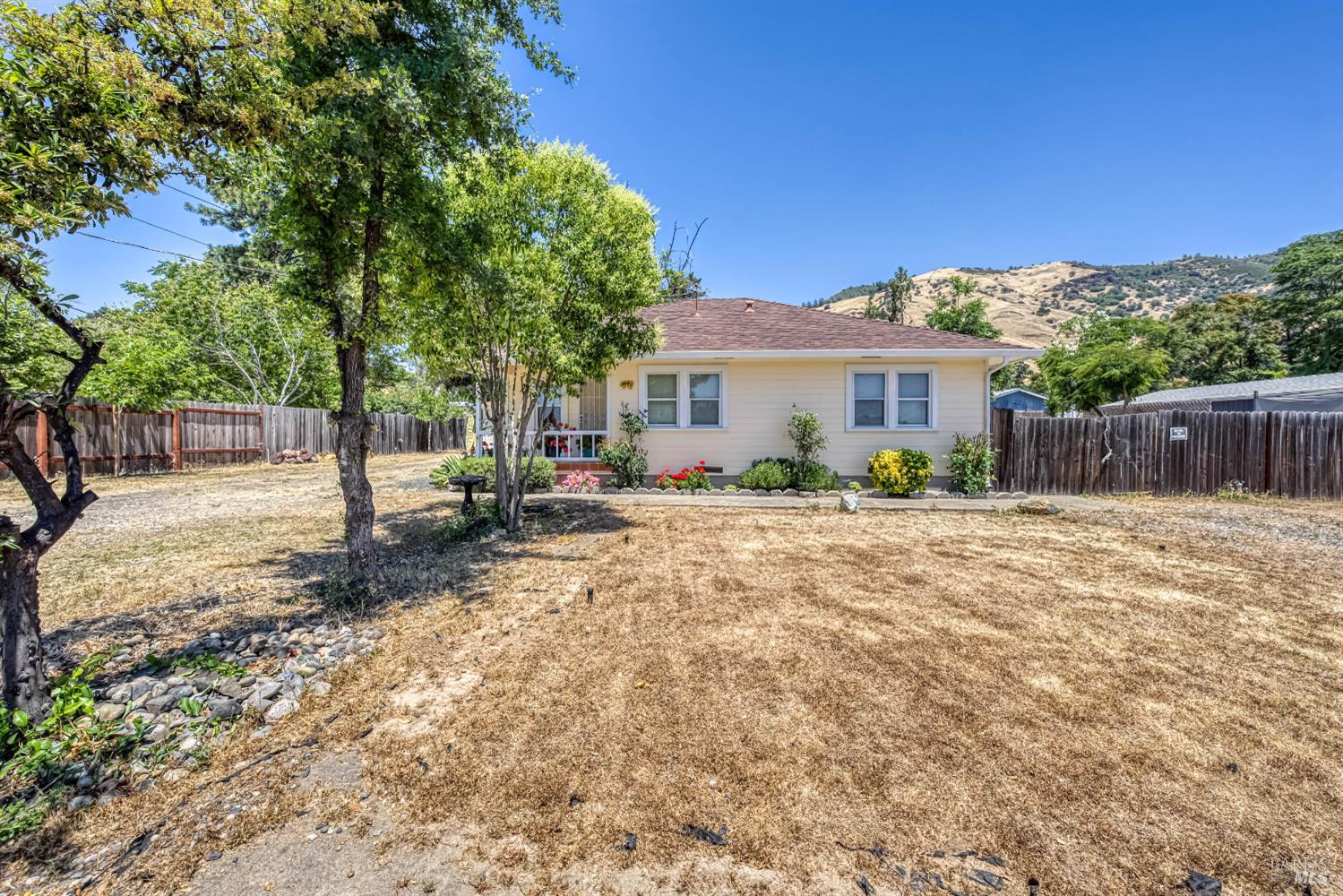 Detail Gallery Image 10 of 58 For 3440 Beach St, Nice,  CA 95464 - 2 Beds | 1 Baths