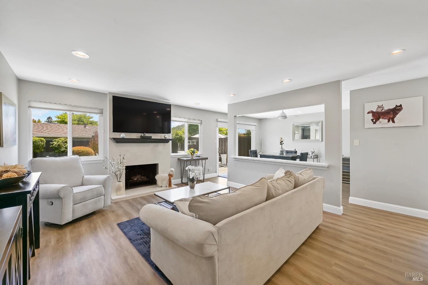 Detail Gallery Image 4 of 33 For 38 San Ramon Way, Novato,  CA 94945 - 3 Beds | 2 Baths