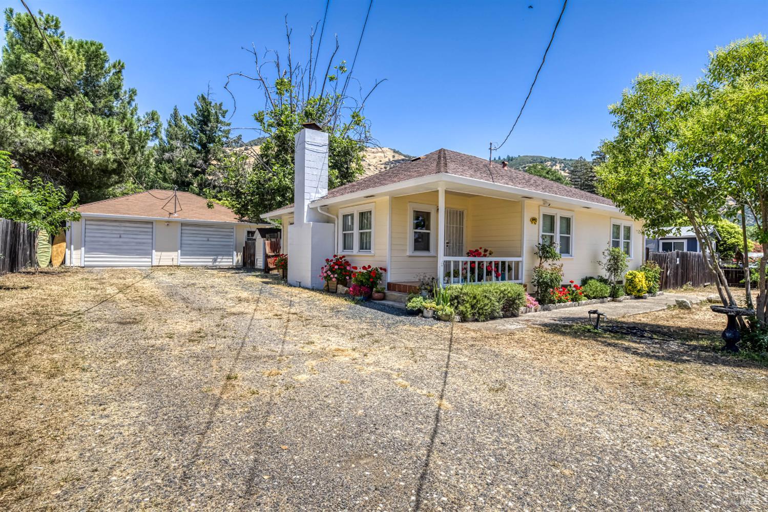 Detail Gallery Image 8 of 58 For 3440 Beach St, Nice,  CA 95464 - 2 Beds | 1 Baths