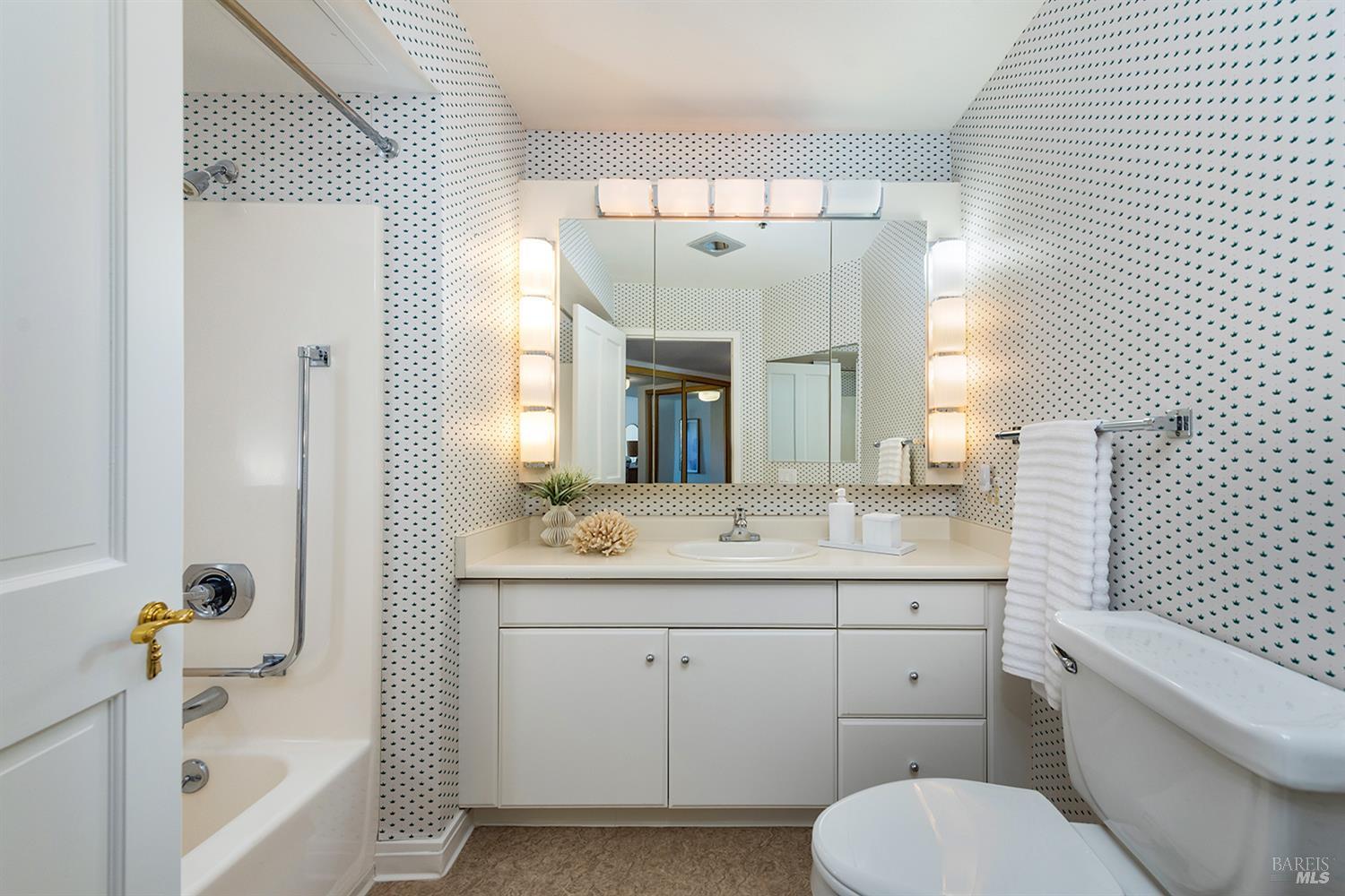 Detail Gallery Image 15 of 31 For 100 Thorndale Dr #410,  San Rafael,  CA 94903 - 2 Beds | 2 Baths