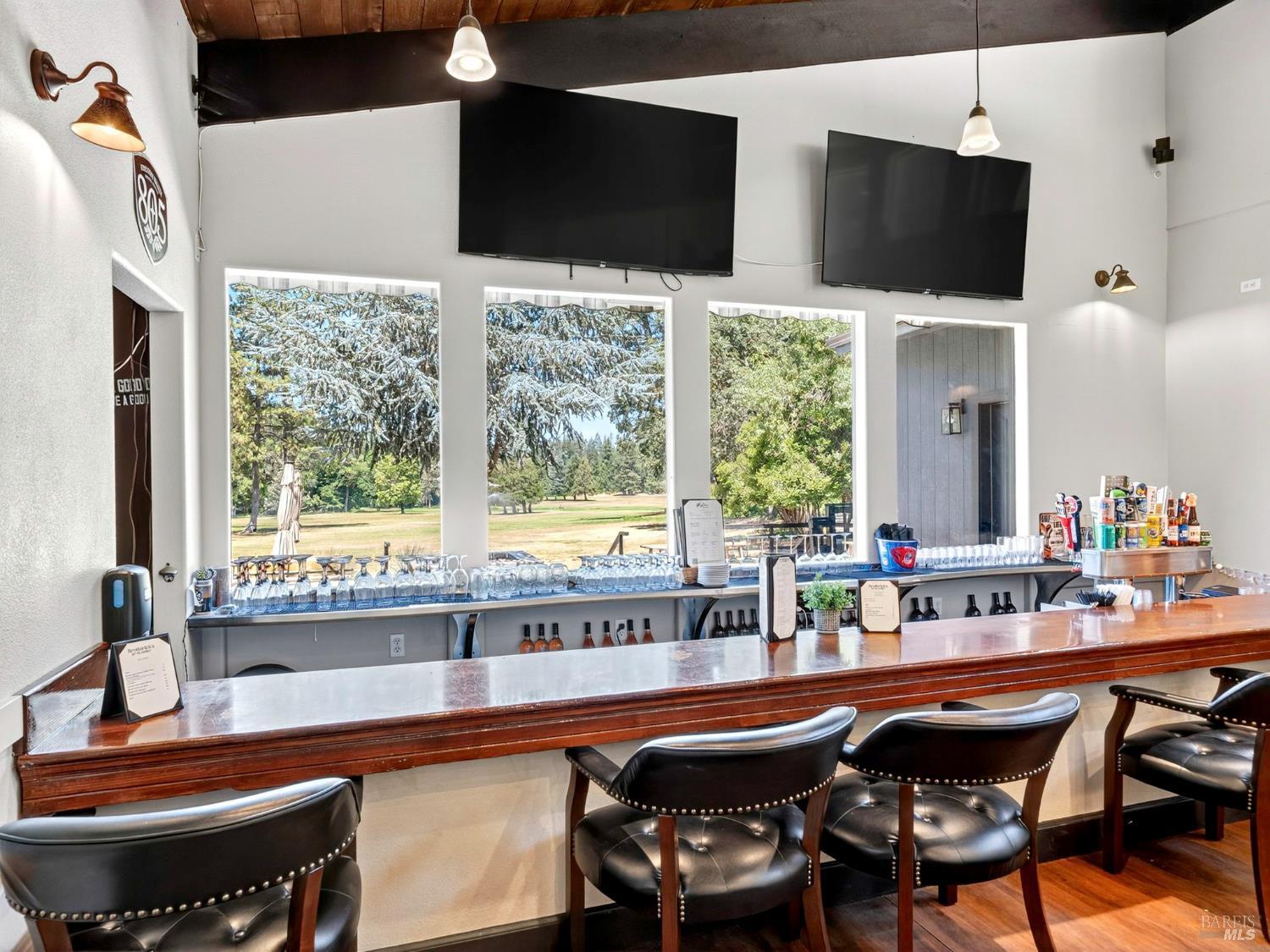 Detail Gallery Image 32 of 91 For 16451 Golf Rd, Cobb,  CA 95426 - 2 Beds | 1 Baths