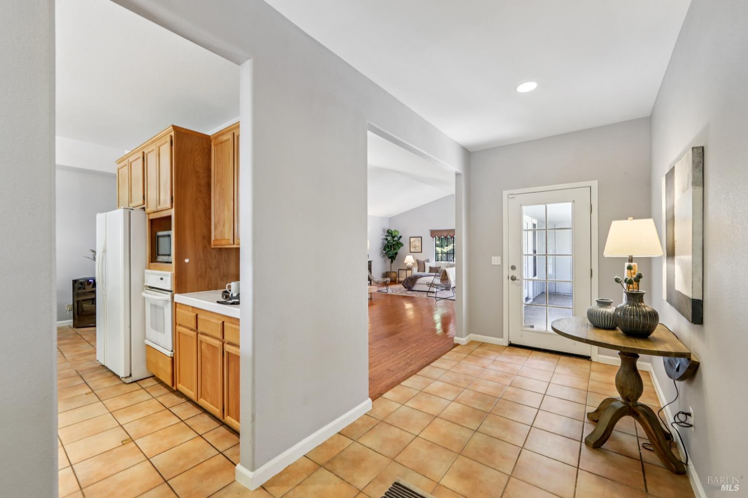 Detail Gallery Image 6 of 37 For 709 Amherst Cir, Sonoma,  CA 95476 - 3 Beds | 2 Baths