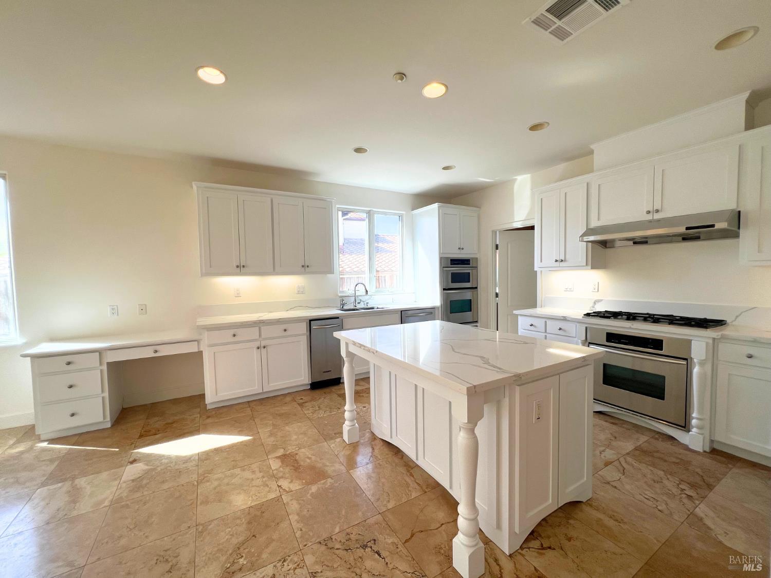 Detail Gallery Image 16 of 56 For 3127 Olympic Rd, Fairfield,  CA 94534 - 5 Beds | 3 Baths
