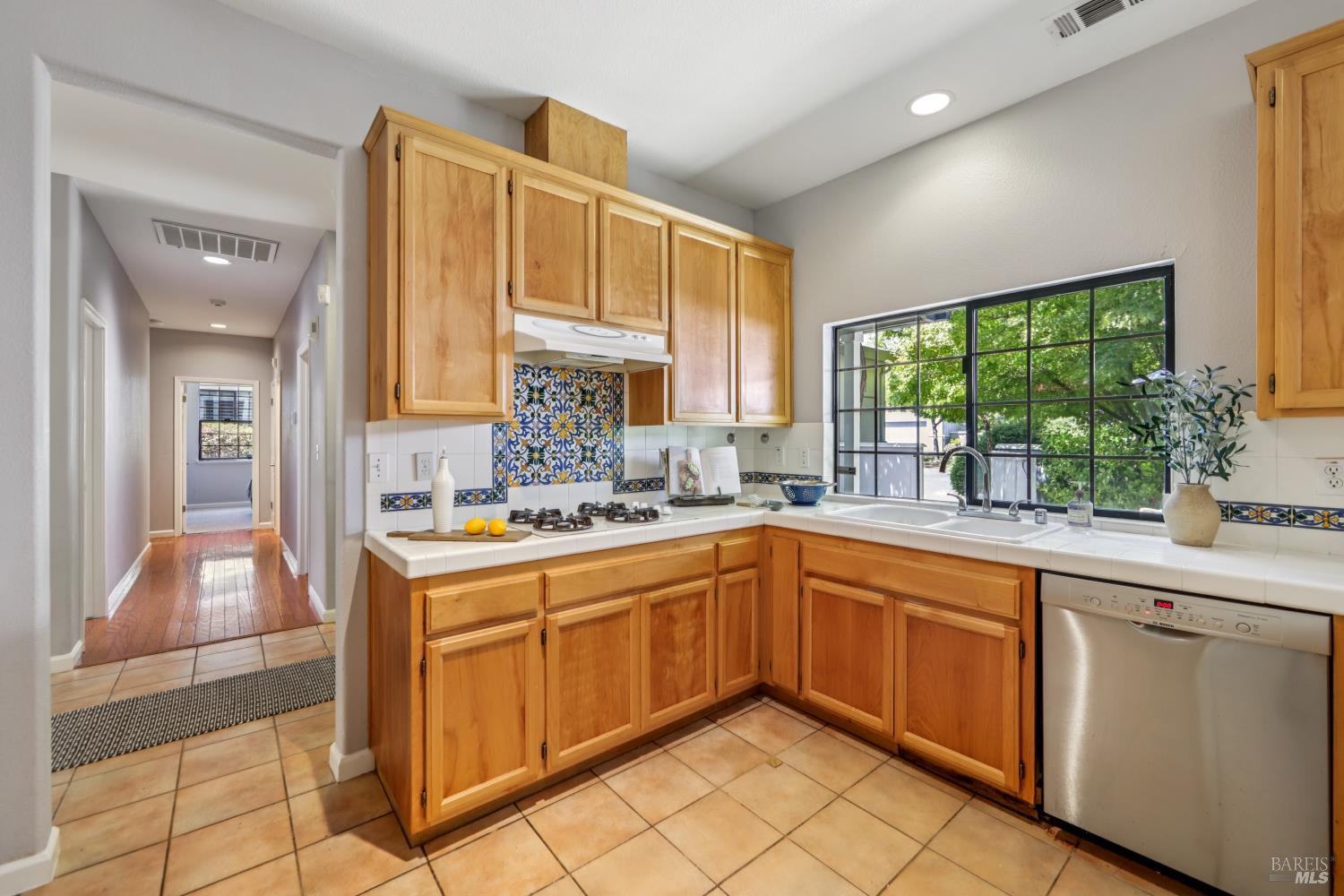 Detail Gallery Image 17 of 37 For 709 Amherst Cir, Sonoma,  CA 95476 - 3 Beds | 2 Baths