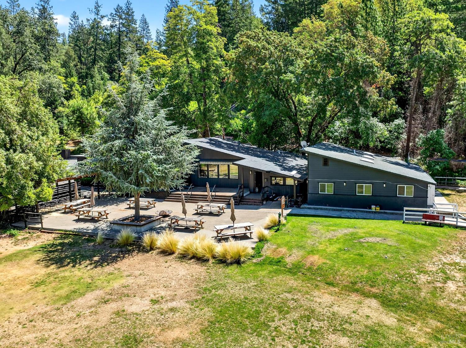 Detail Gallery Image 15 of 91 For 16451 Golf Rd, Cobb,  CA 95426 - 2 Beds | 1 Baths