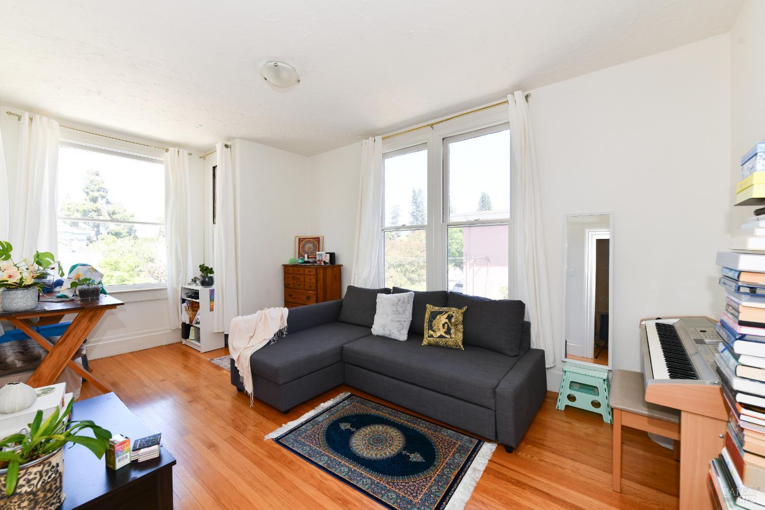 Detail Gallery Image 32 of 74 For 1545 Oak St, Napa,  CA 94559 - 2 Beds | 2 Baths