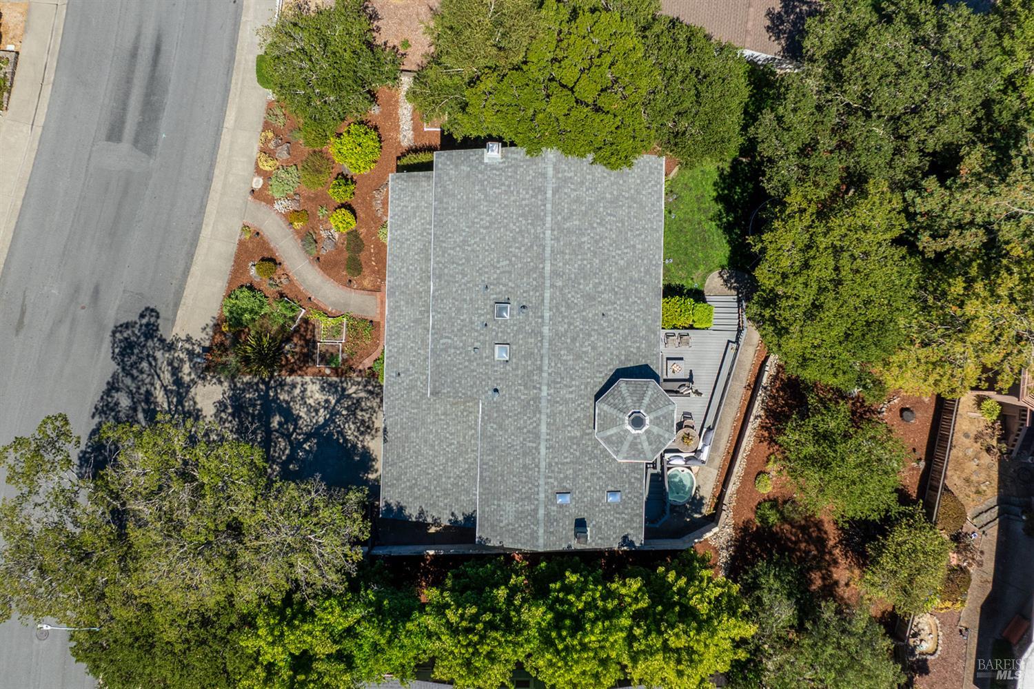 Detail Gallery Image 49 of 61 For 620 Elm Dr, Petaluma,  CA 94952 - 5 Beds | 2/1 Baths