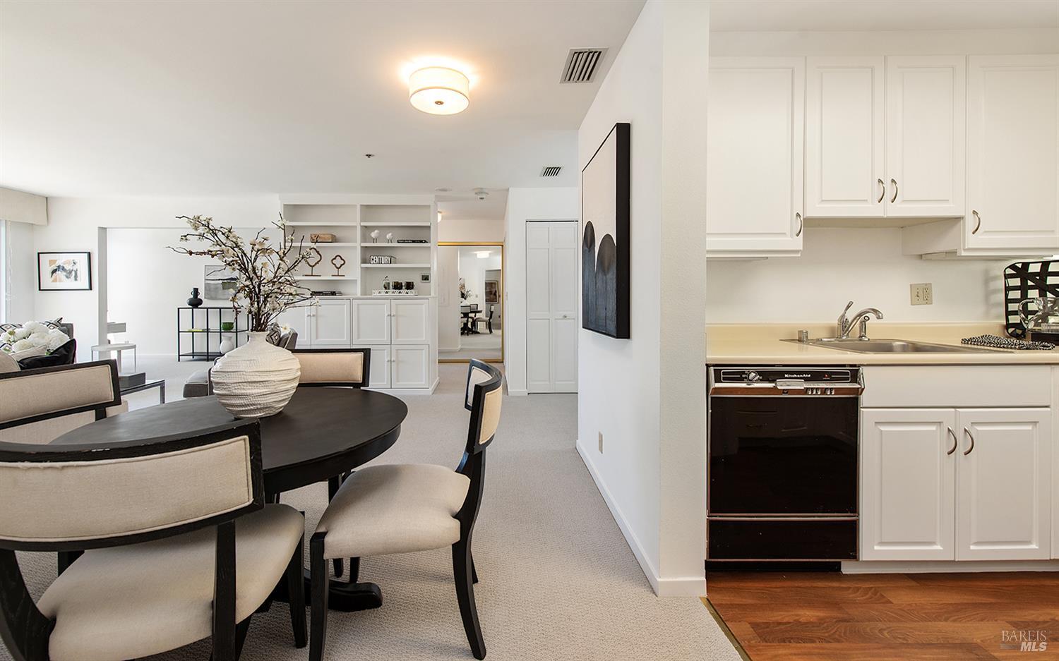 Detail Gallery Image 5 of 31 For 100 Thorndale Dr #410,  San Rafael,  CA 94903 - 2 Beds | 2 Baths