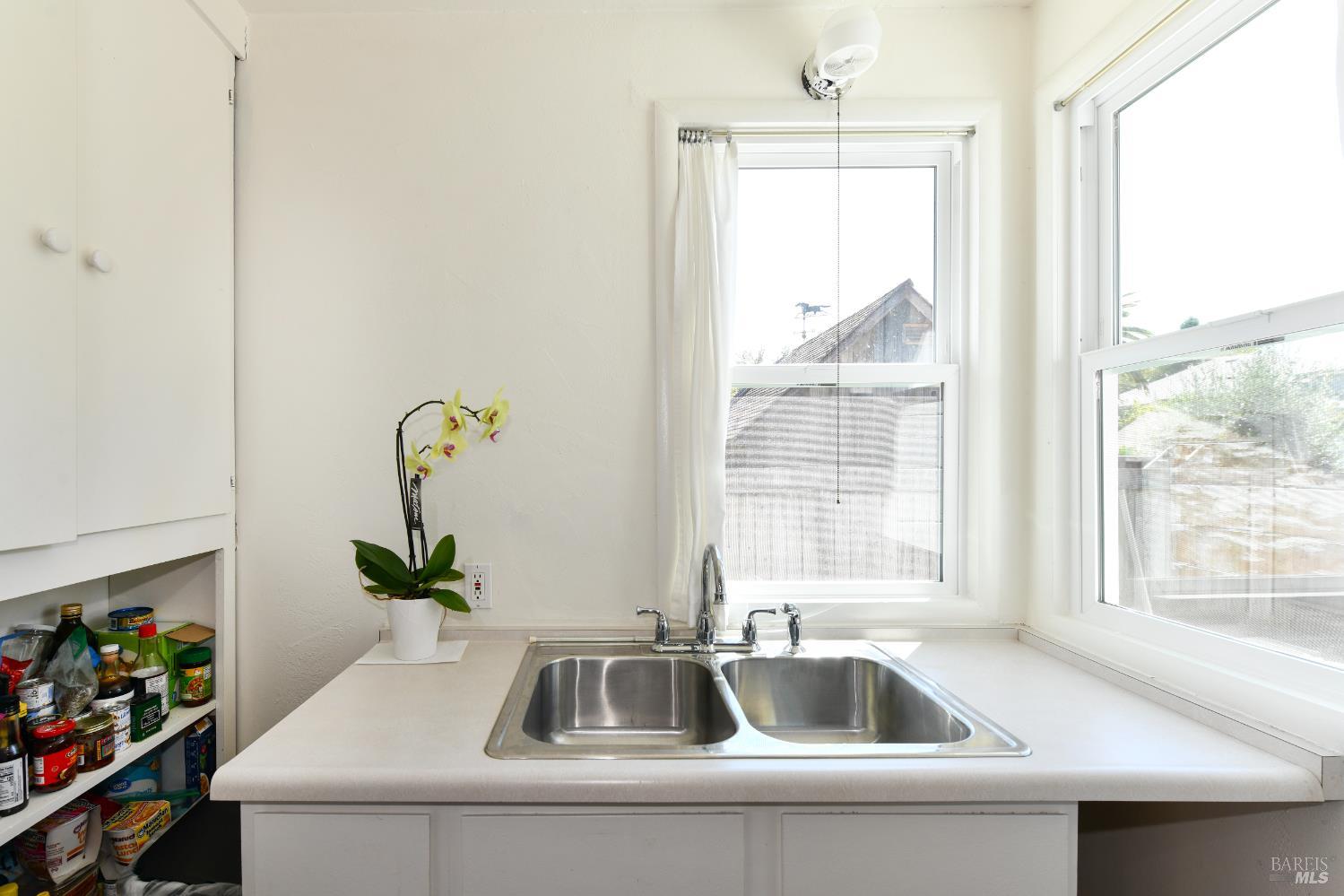 Detail Gallery Image 41 of 74 For 1545 Oak St, Napa,  CA 94559 - 2 Beds | 2 Baths