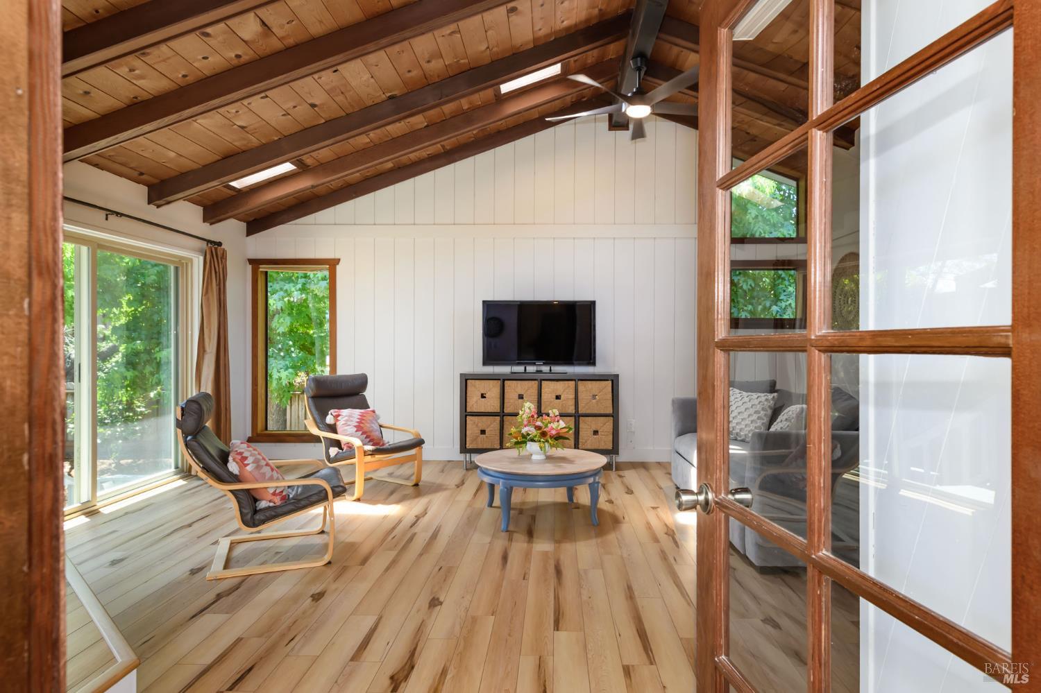 Detail Gallery Image 28 of 61 For 620 Elm Dr, Petaluma,  CA 94952 - 5 Beds | 2/1 Baths