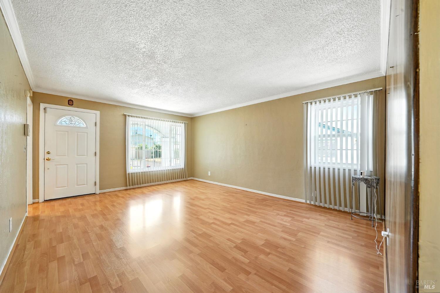 Detail Gallery Image 6 of 26 For 1381 63rd Ave, Oakland,  CA 94621 - 2 Beds | 1 Baths