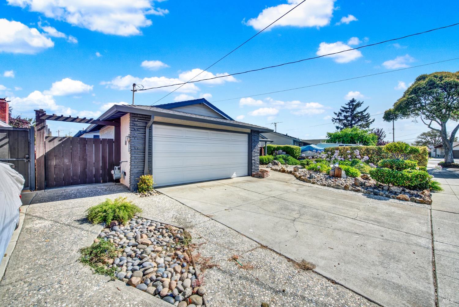 Detail Gallery Image 5 of 85 For 1835 Egret Ln, Hayward,  CA 94545 - 3 Beds | 2 Baths