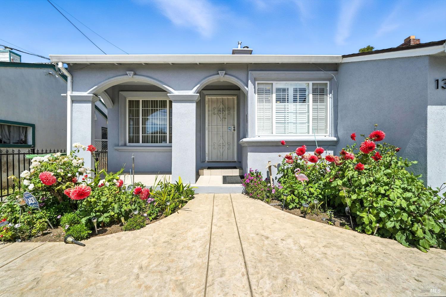 Detail Gallery Image 4 of 26 For 1381 63rd Ave, Oakland,  CA 94621 - 2 Beds | 1 Baths