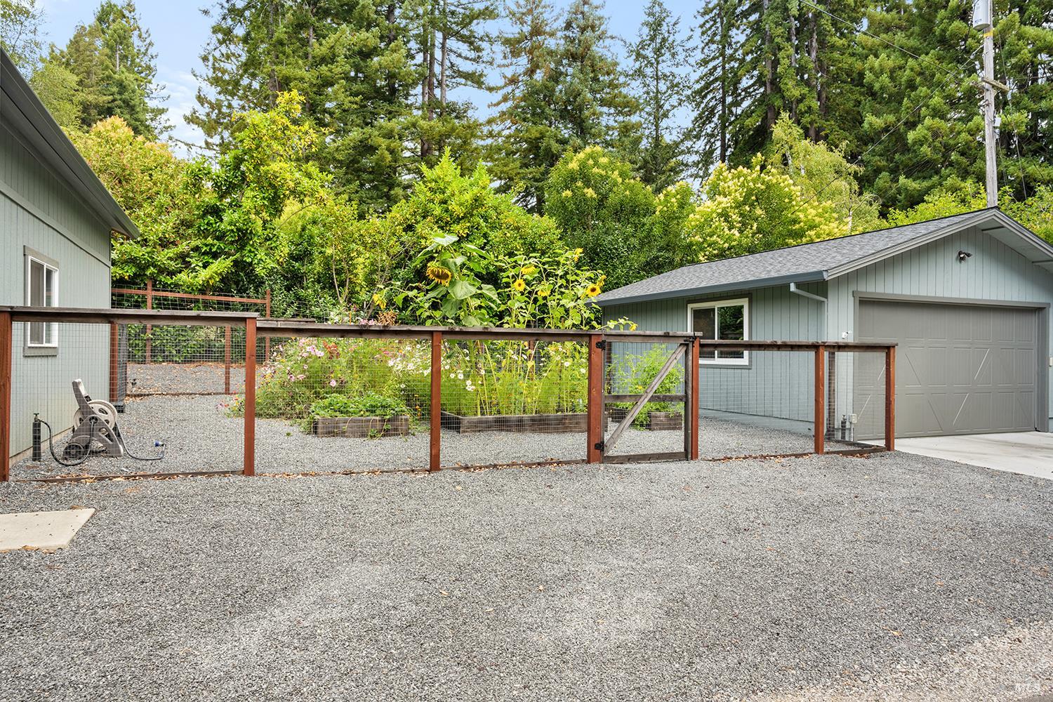 Detail Gallery Image 75 of 89 For 12675 Fiori Ln, Sebastopol,  CA 95472 - 4 Beds | 3/1 Baths