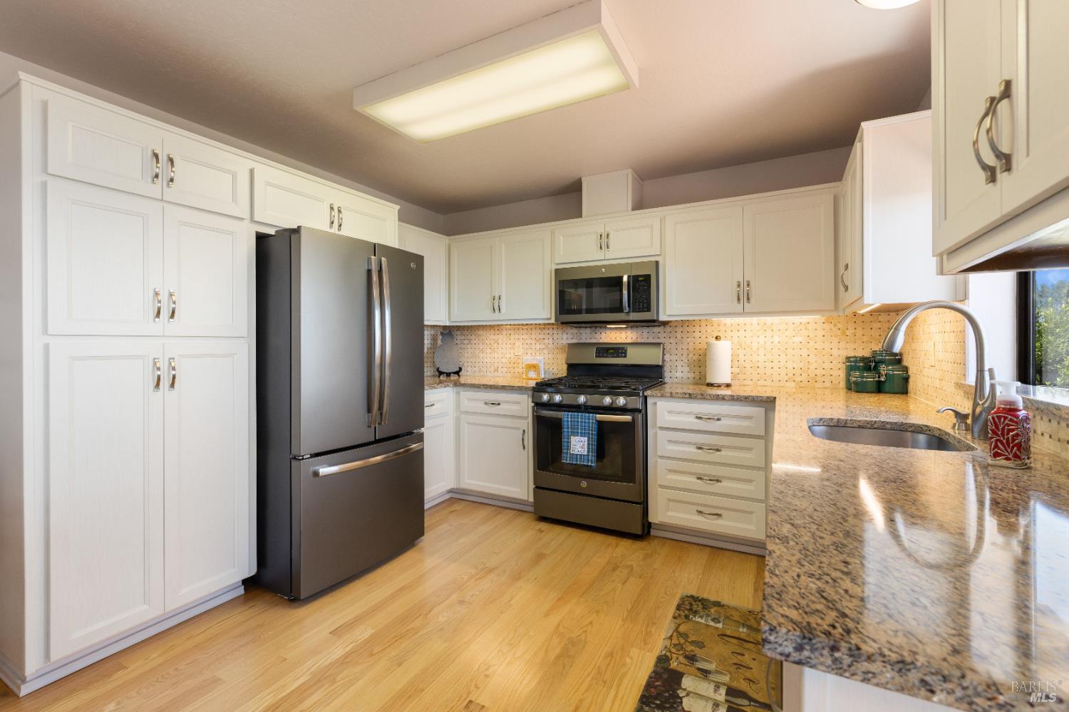 Detail Gallery Image 7 of 41 For 8640 Harbor View Dr, Kelseyville,  CA 95451 - 3 Beds | 2 Baths