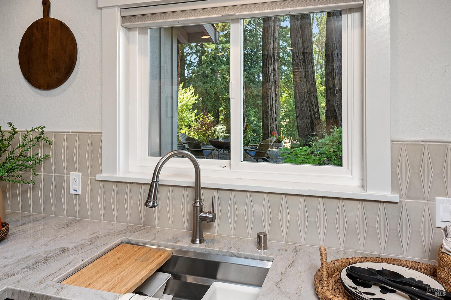 Detail Gallery Image 18 of 89 For 12675 Fiori Ln, Sebastopol,  CA 95472 - 4 Beds | 3/1 Baths