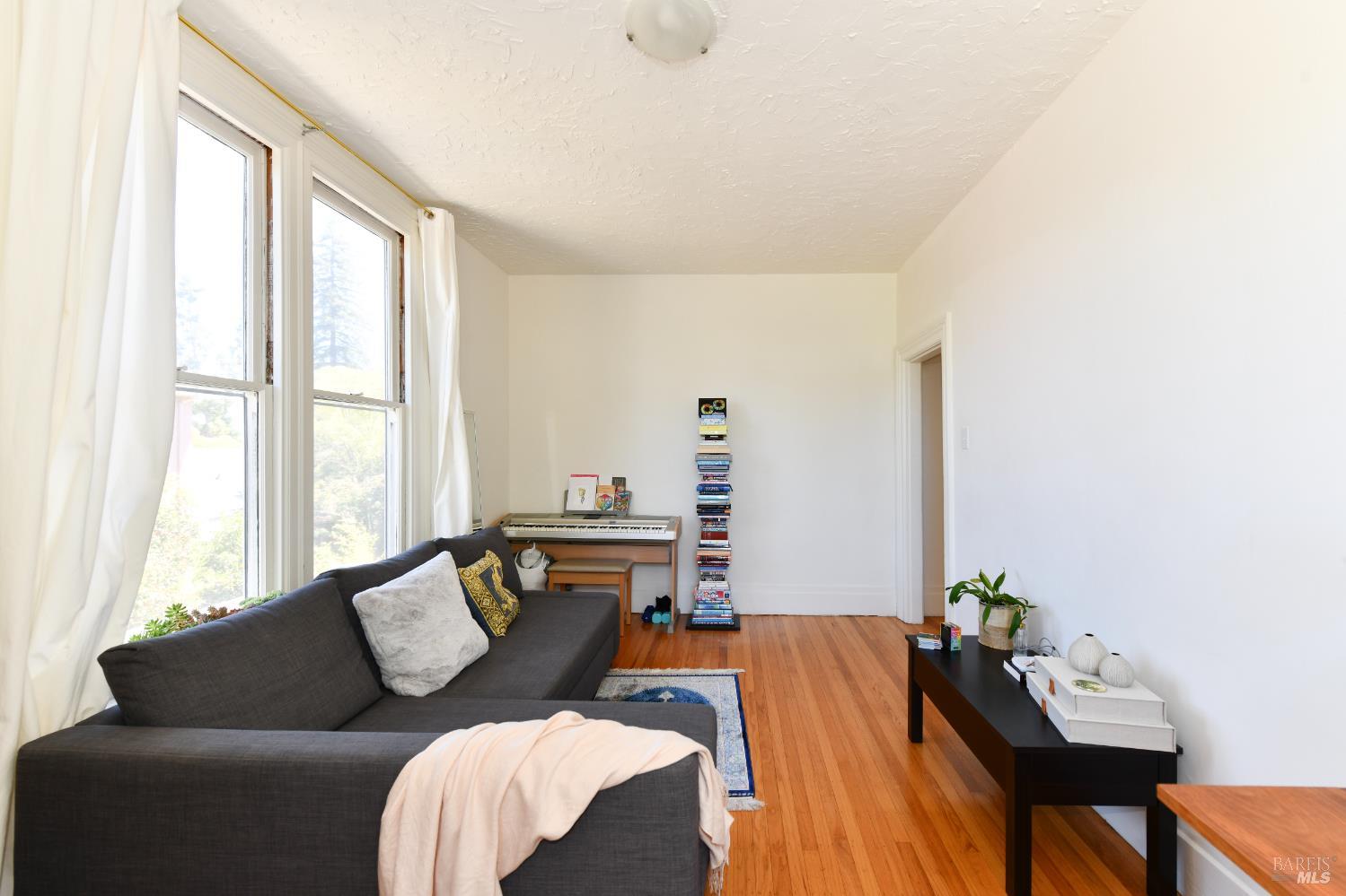 Detail Gallery Image 33 of 74 For 1545 Oak St, Napa,  CA 94559 - 2 Beds | 2 Baths