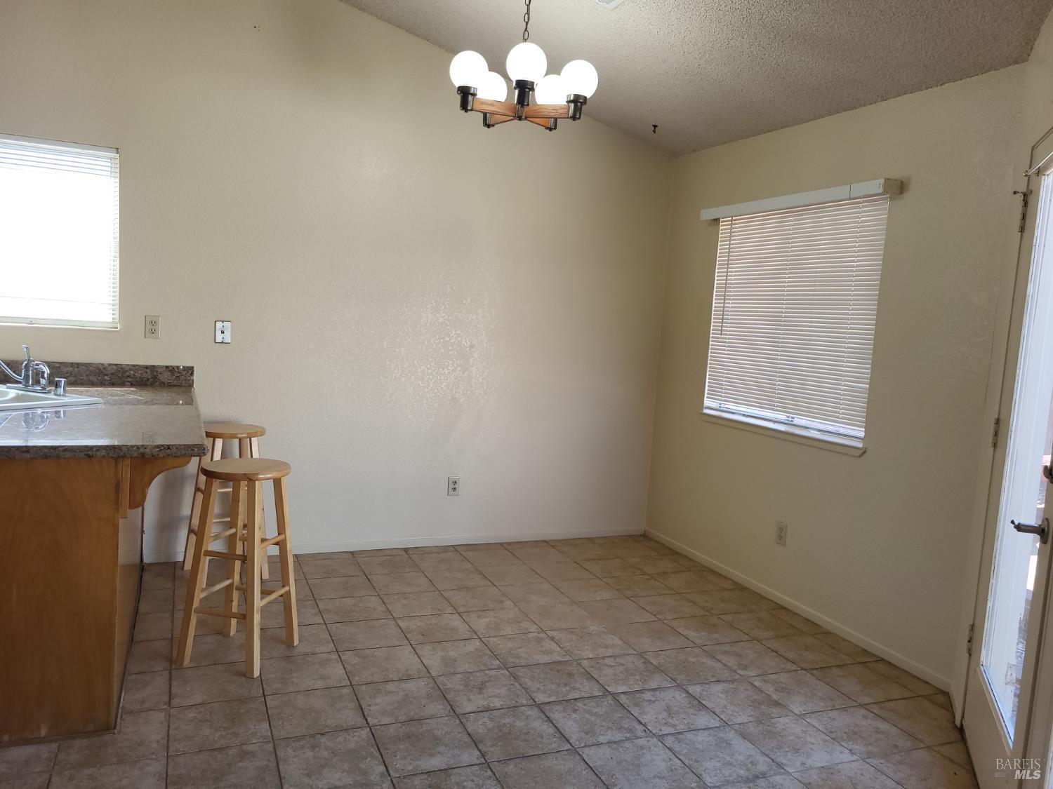 Detail Gallery Image 7 of 28 For 221 Sunhaven Dr, Fairfield,  CA 94533 - 3 Beds | 2 Baths