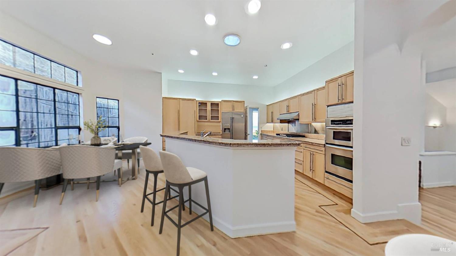 Detail Gallery Image 6 of 42 For 174 Main Dr, San Rafael,  CA 94901 - 5 Beds | 2 Baths