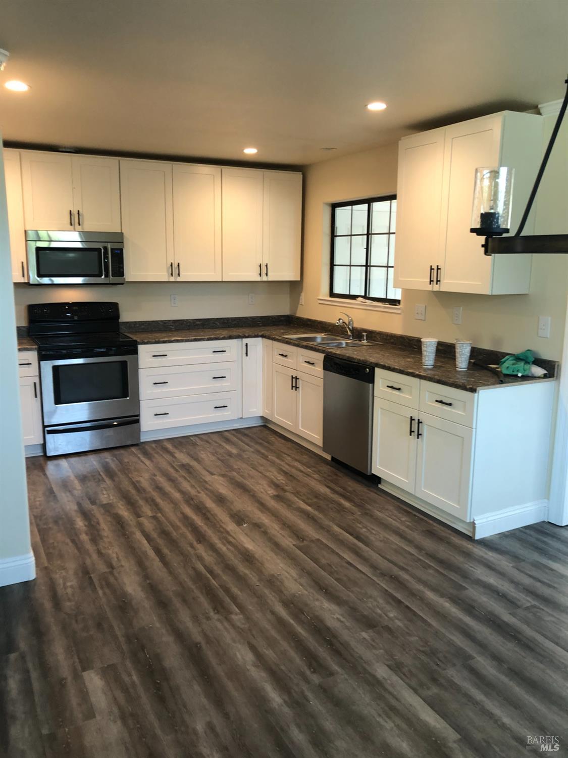 Detail Gallery Image 2 of 9 For 3664 Mckinnley Dr, Clearlake,  CA 95422 - 3 Beds | 2 Baths